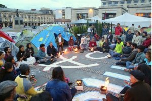 Een maand kamperen op het Simon Bolivar-plein voor de vrede