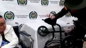 81-jarige smokkelt coke in rolstoel
