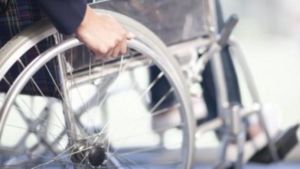 81-jarige-vrouw-Medellin-smokkelt-coke-in-rolstoel