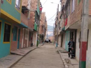 Colombianen hangen rode zakdoeken op bij behoefte humanitaire steun